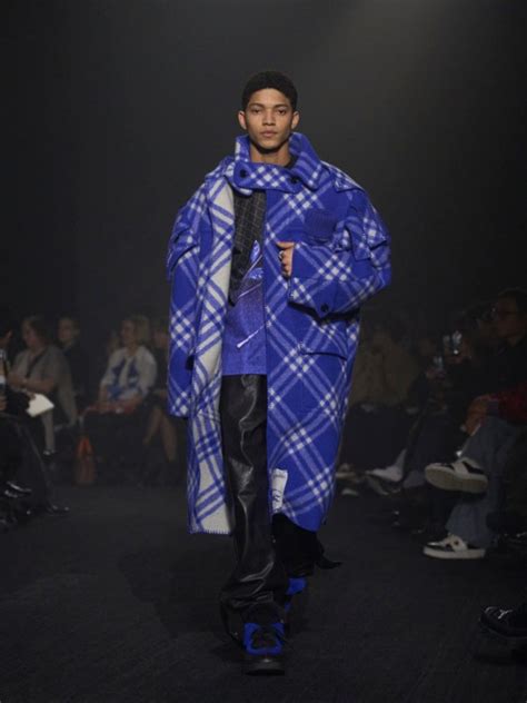 neue burberry kollektion rainbow|Burberry's Fall/Winter 2023 Collection Marks The Dawn Of A .